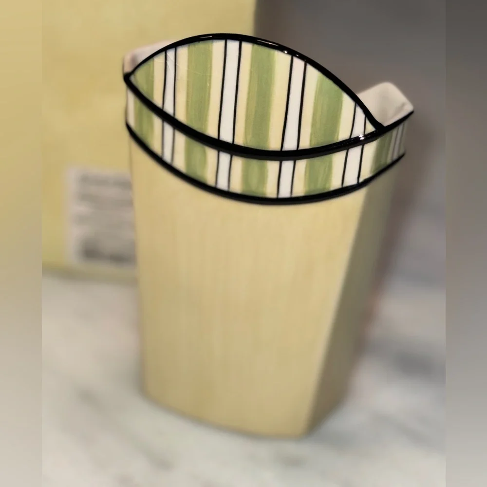 Grasslands Road by Amscan Ceramic Vase French Fry Container